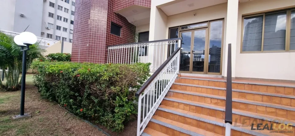 Vendo apartamento no Edifcio Ipiranga Plaza próximo a Praça Popular no bairro Goiabeiras em Cuiabá