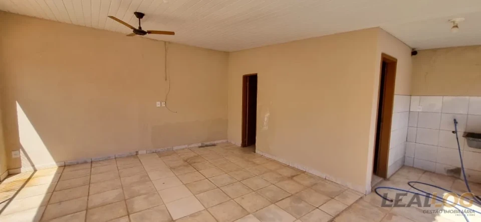 Imagens do imóveis Vendo casa de esquina com piscina no Bairro Morada do Ouro em Cuiabá.