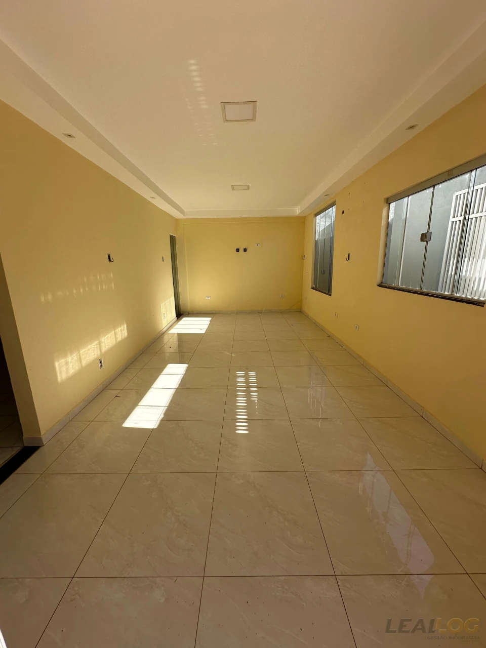 Imagens do imóveis Casa em condomínio á  VENDA!