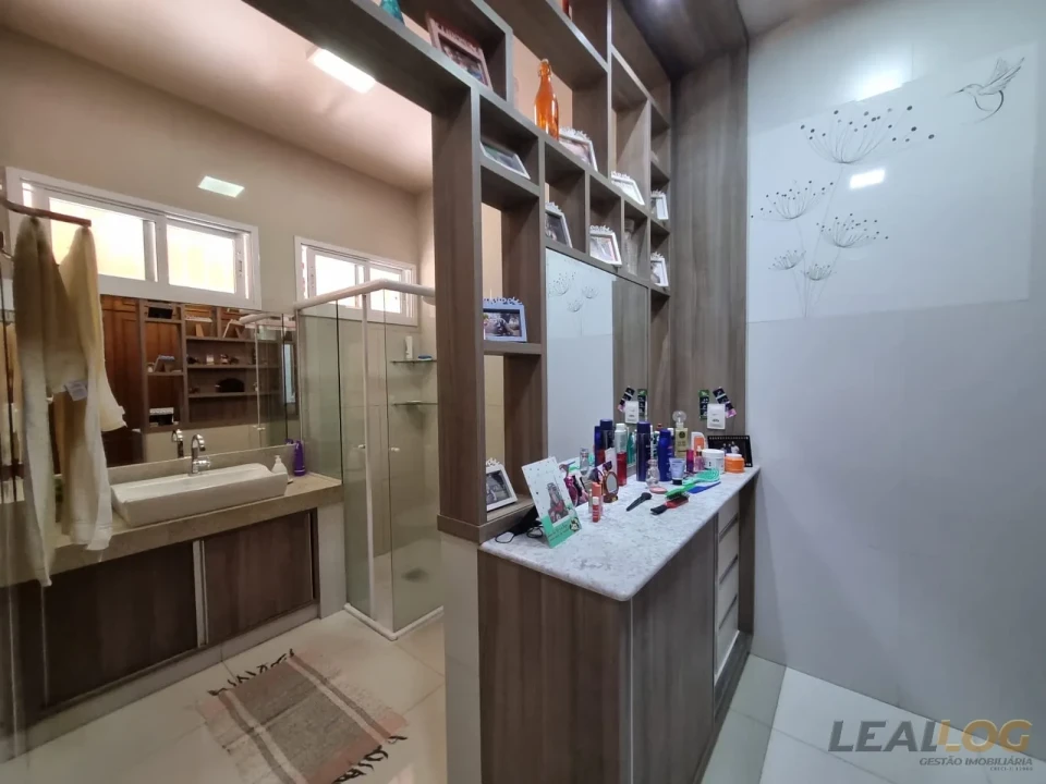 Imagens do imóveis VENDO - CASA NO JARDIM AEROPORTO  - VÁRZEA GRANDE - MT