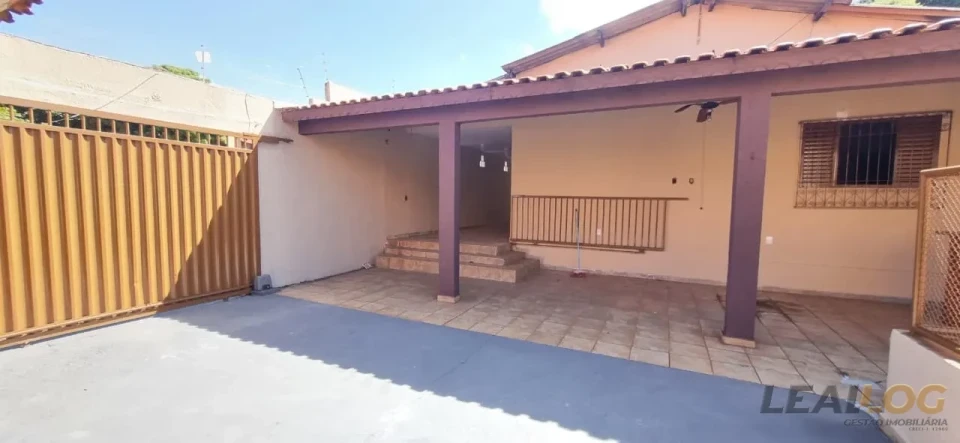 Imagens do imóveis Vendo casa de esquina com piscina no Bairro Morada do Ouro em Cuiabá.