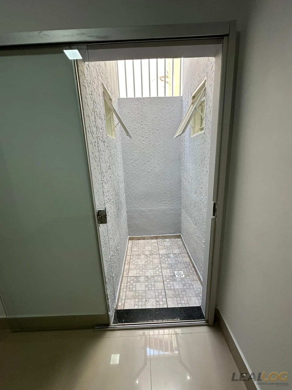 Belíssima casa á venda no CPA 4
