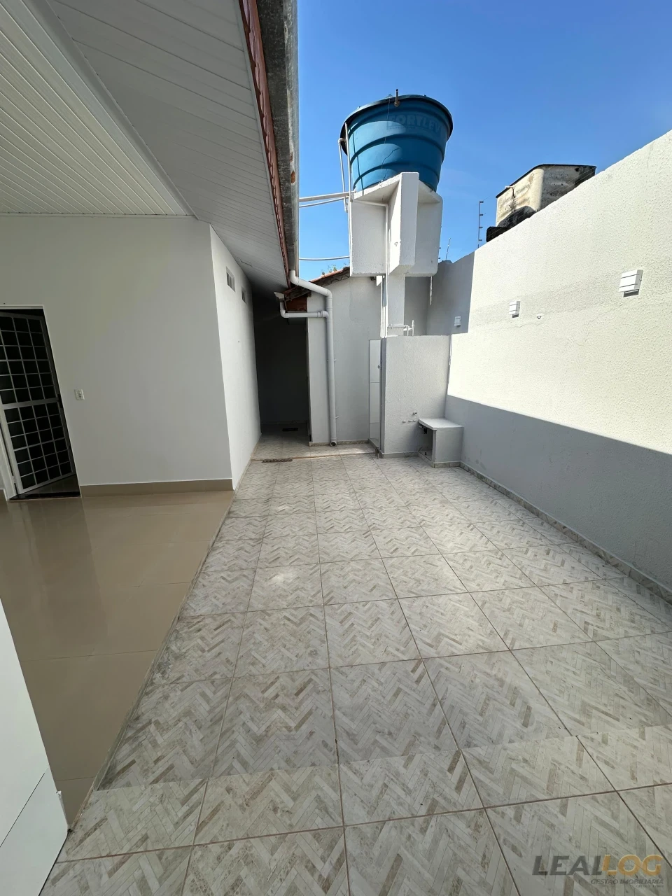 Belíssima casa á venda no CPA 4