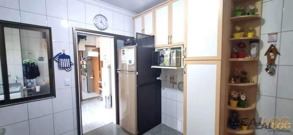 Vendo apartamento no Edifcio Ipiranga Plaza próximo a Praça Popular no bairro Goiabeiras em Cuiabá