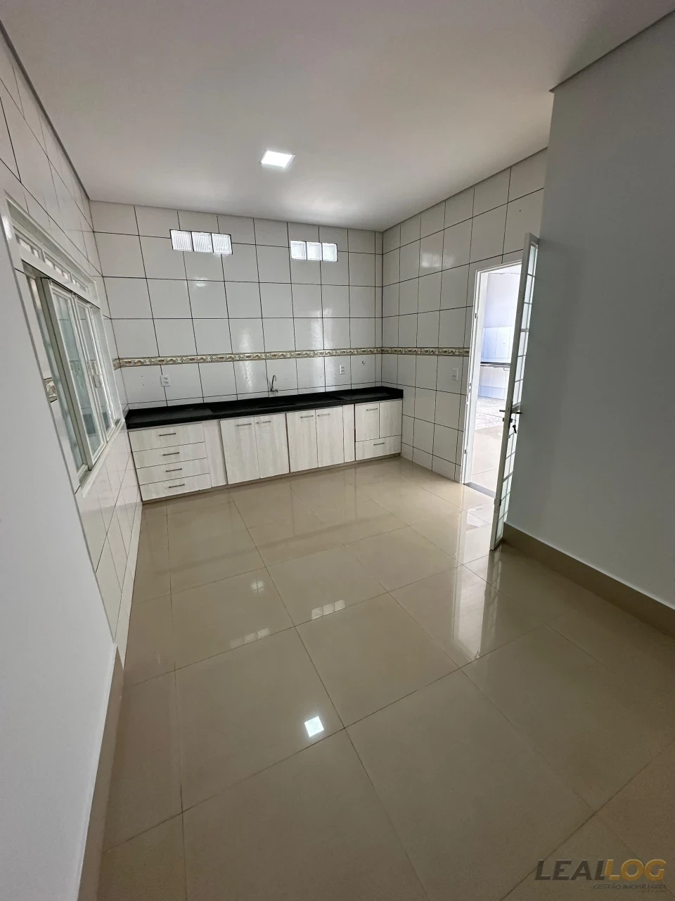 Belíssima casa á venda no CPA 4