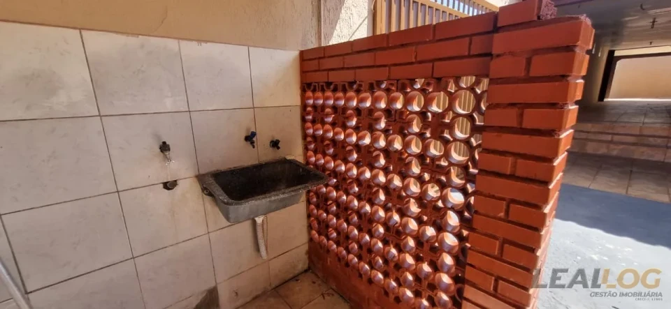 Imagens do imóveis Vendo casa de esquina com piscina no Bairro Morada do Ouro em Cuiabá.