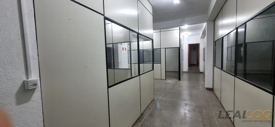 LOCAÇÃO – CONJUNTO COMERCIAL COMPLETO | GALPÃO + PRÉDIO CORPORATIVO