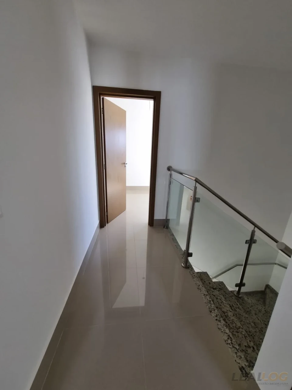 Imagens do imóveis ALUGO - Casa  sobrado Condomínio fechado  PLENO em Cuiabá - MT