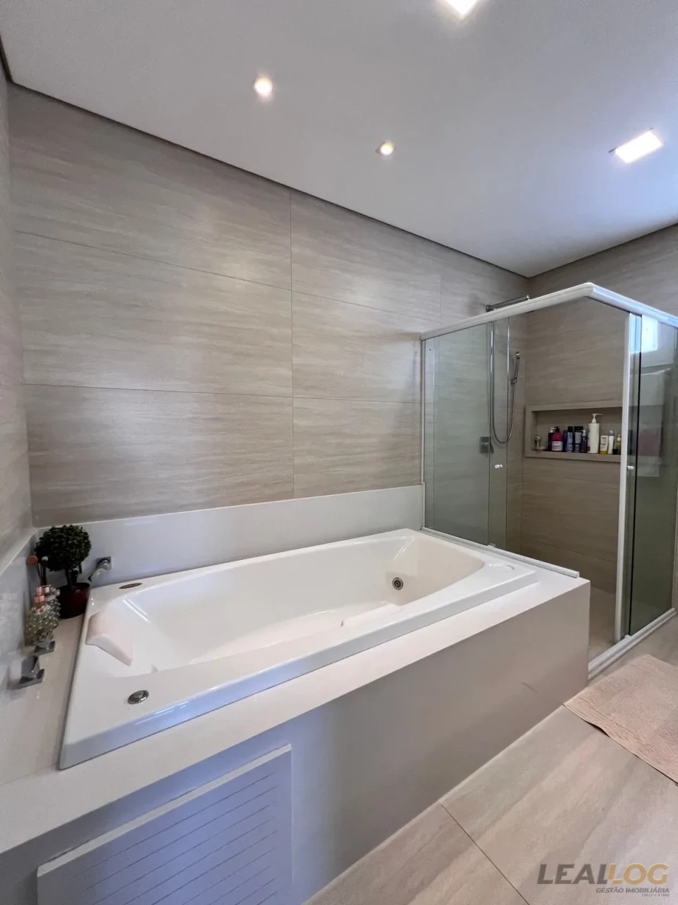 Imagens do imóveis Vendo Casa de alto Padrão no Alphaville 2 em Cuiabá MT