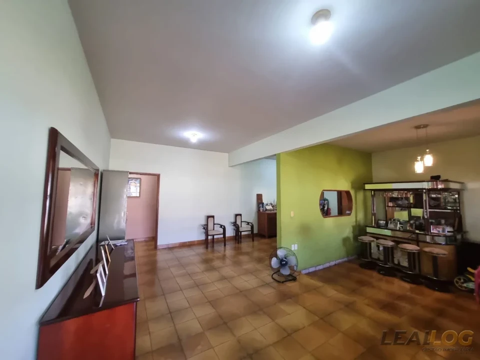 Imagens do imóveis VENDO - CASA NO JARDIM AEROPORTO  - VÁRZEA GRANDE - MT