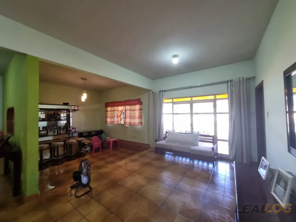 Imagens do imóveis VENDO - CASA NO JARDIM AEROPORTO  - VÁRZEA GRANDE - MT