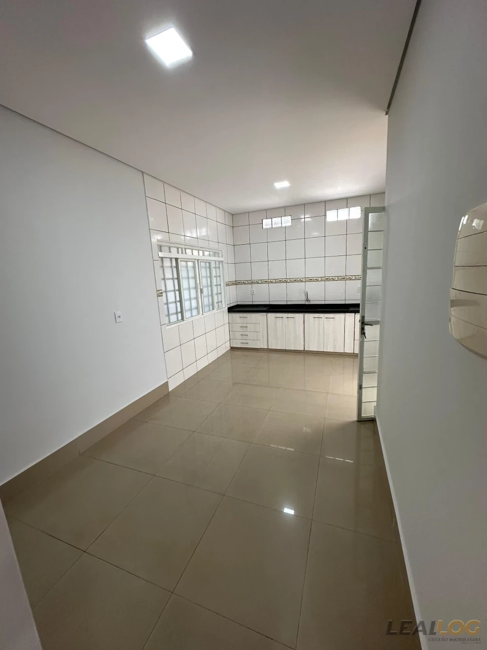 Belíssima casa á venda no CPA 4