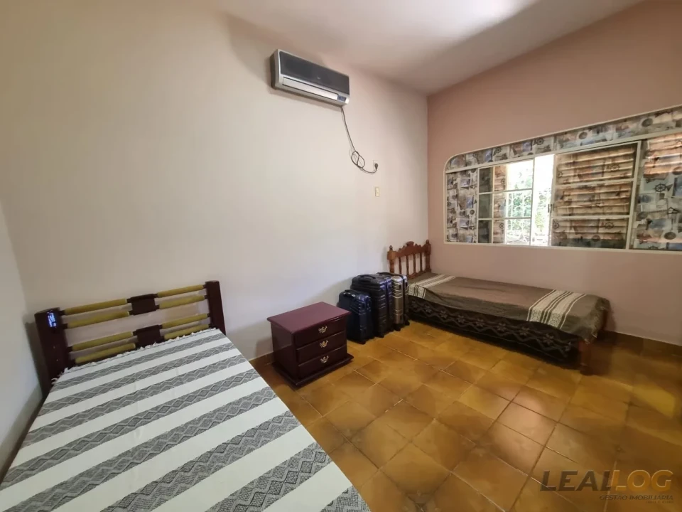 Imagens do imóveis VENDO - CASA NO JARDIM AEROPORTO  - VÁRZEA GRANDE - MT