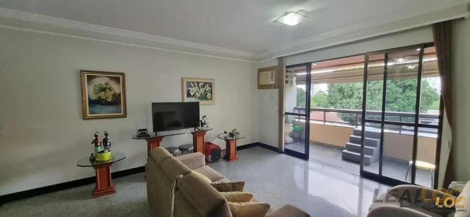 Vendo apartamento no Edifcio Ipiranga Plaza próximo a Praça Popular no bairro Goiabeiras em Cuiabá