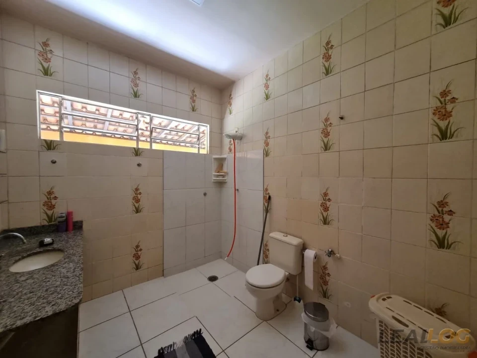 Imagens do imóveis VENDO - CASA NO JARDIM AEROPORTO  - VÁRZEA GRANDE - MT