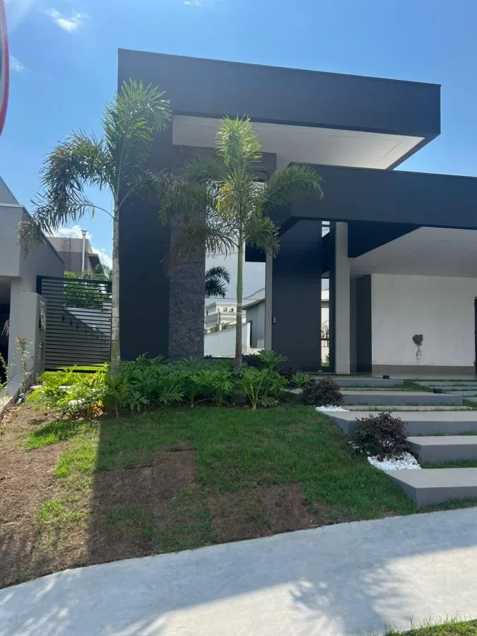 Casa em Condomínio para Venda em Várzea Grande / MT no bairro Petrópolis