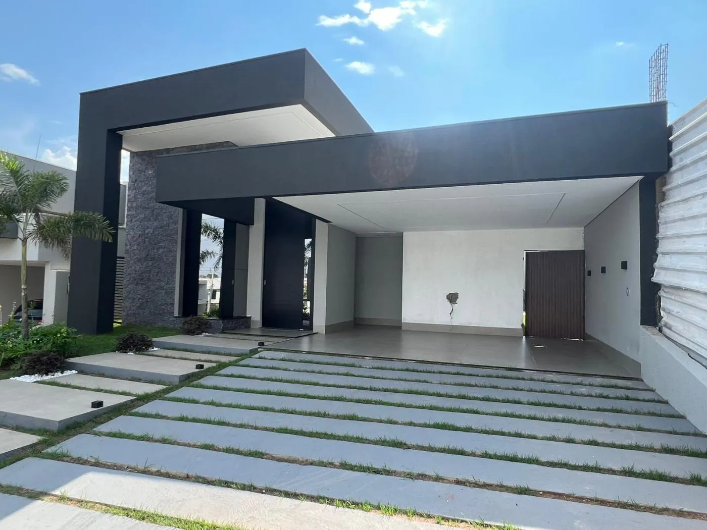 Casa em Condomínio para Venda em Várzea Grande / MT no bairro Petrópolis