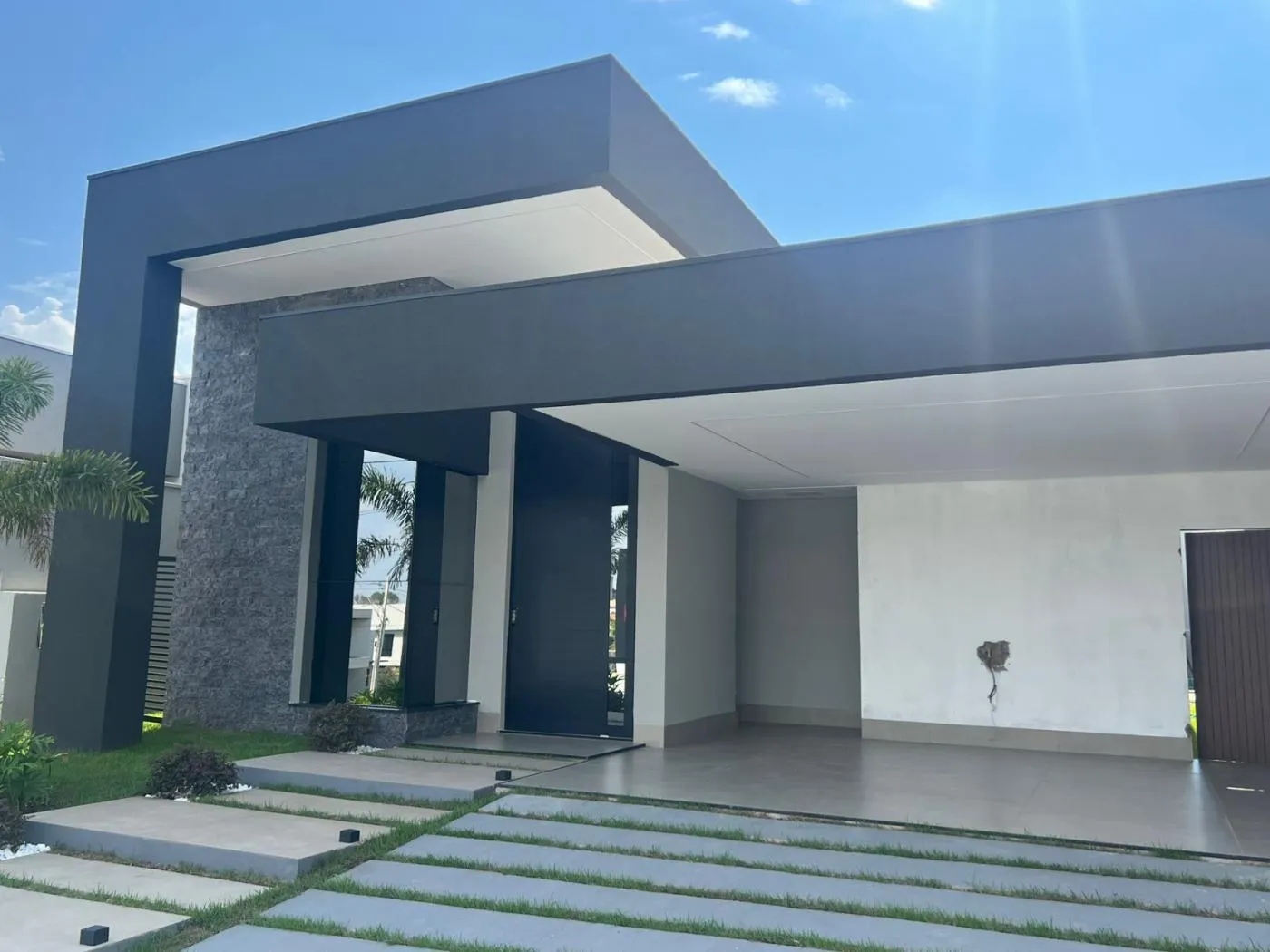 Casa em Condomínio para Venda em Várzea Grande / MT no bairro Petrópolis