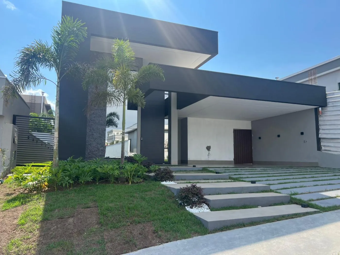 Casa em Condomínio para Venda em Várzea Grande / MT no bairro Petrópolis