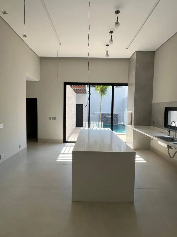 Casa em Condomínio para Venda em Várzea Grande / MT no bairro Petrópolis