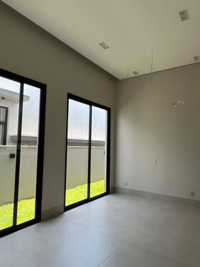 Casa em Condomínio para Venda em Várzea Grande / MT no bairro Petrópolis