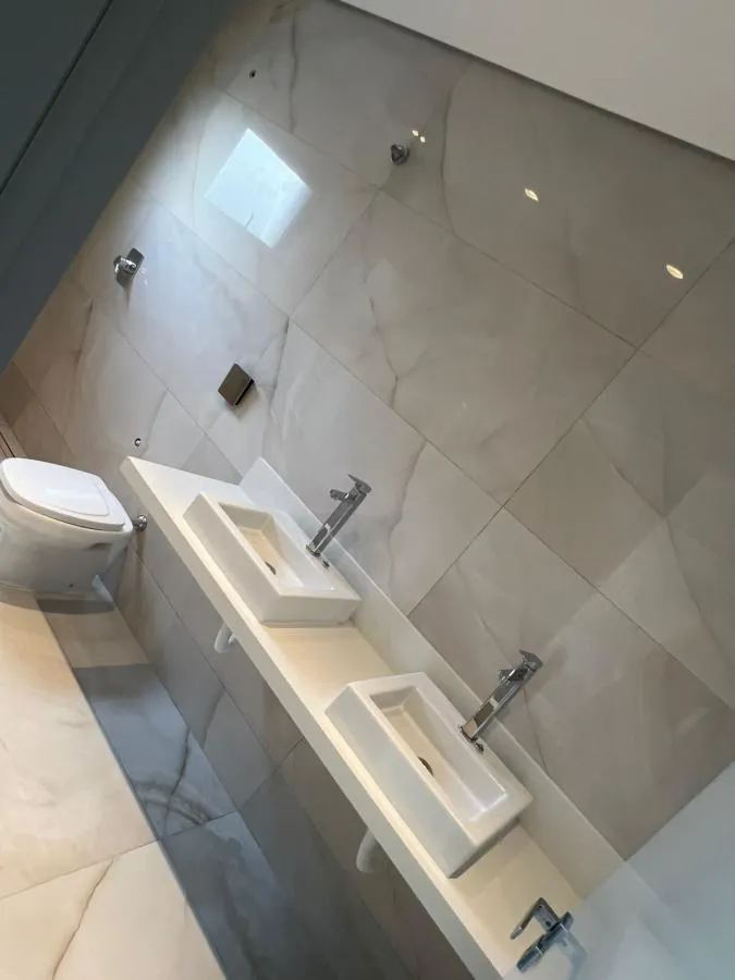 Casa em Condomínio para Venda em Várzea Grande / MT no bairro Petrópolis