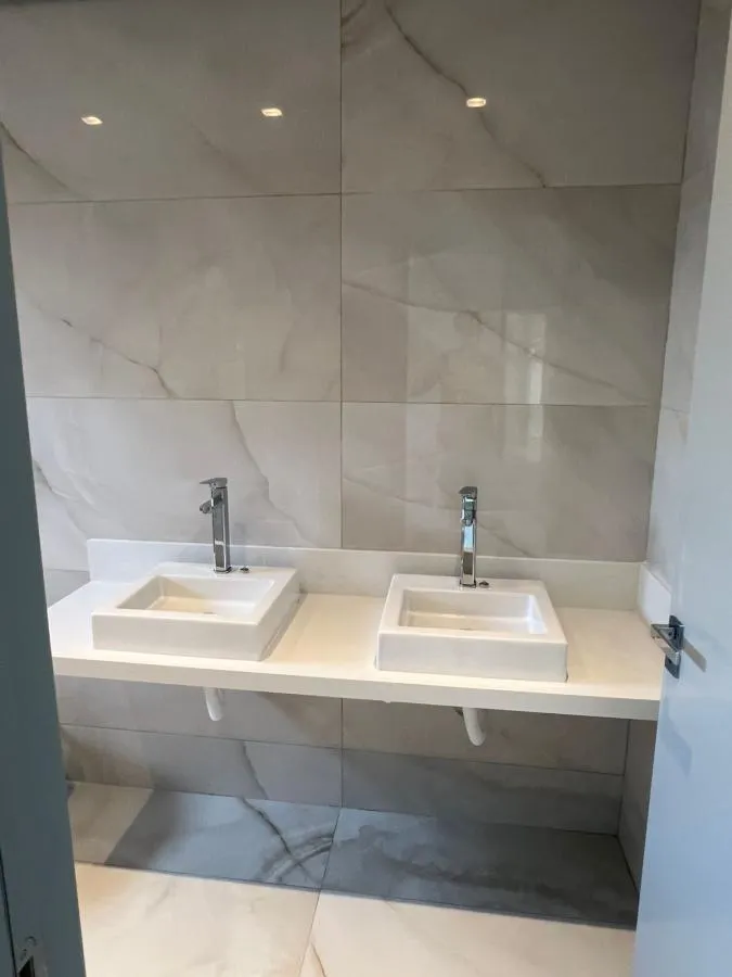 Casa em Condomínio para Venda em Várzea Grande / MT no bairro Petrópolis