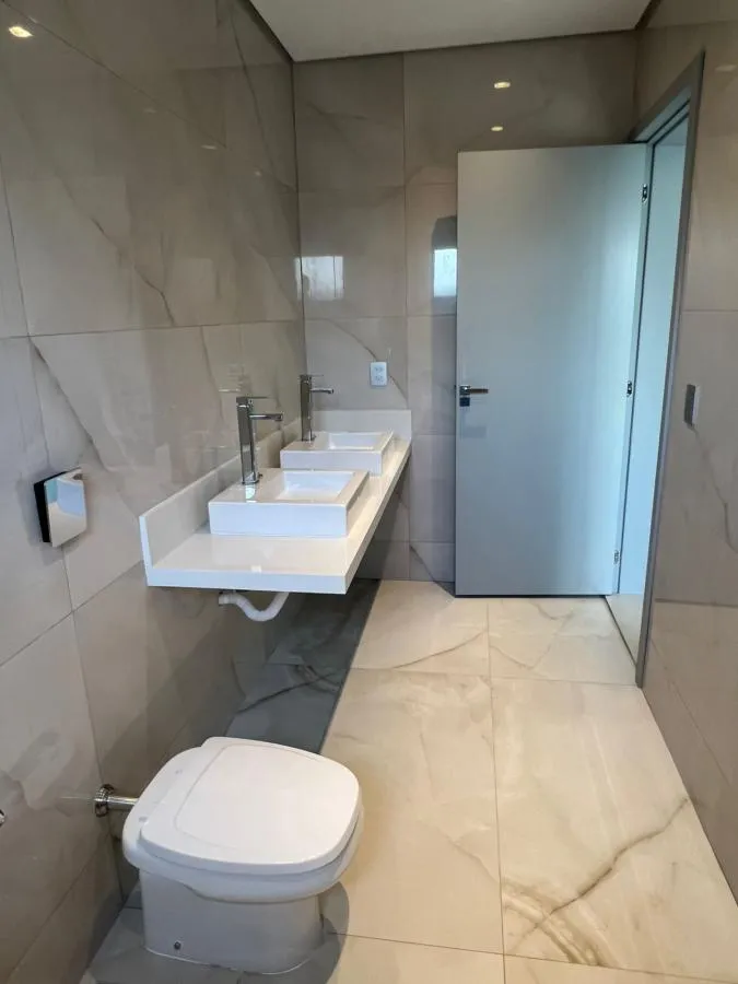 Casa em Condomínio para Venda em Várzea Grande / MT no bairro Petrópolis