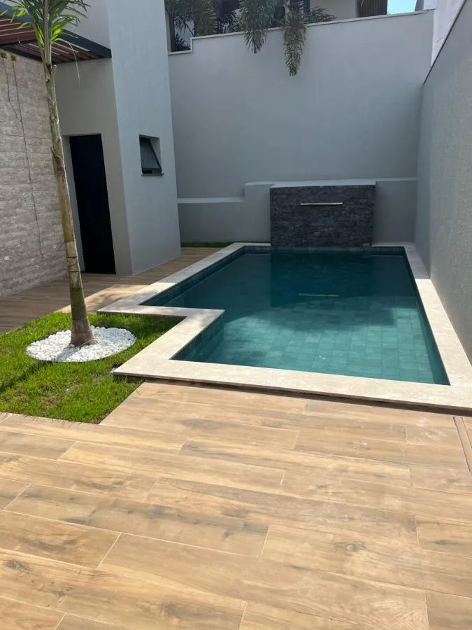 Casa em Condomínio para Venda em Várzea Grande / MT no bairro Petrópolis