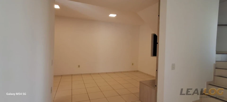 Imagens do imóveis ALUGO - Casa sobrado no Condominio Olinda - Cuiabá - MT