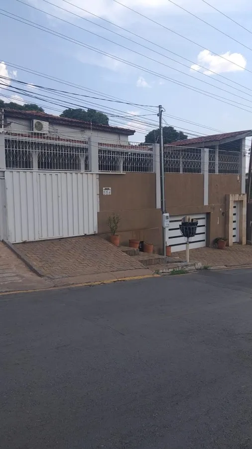 Casa para Locação em Cuiabá / MT no bairro Araés