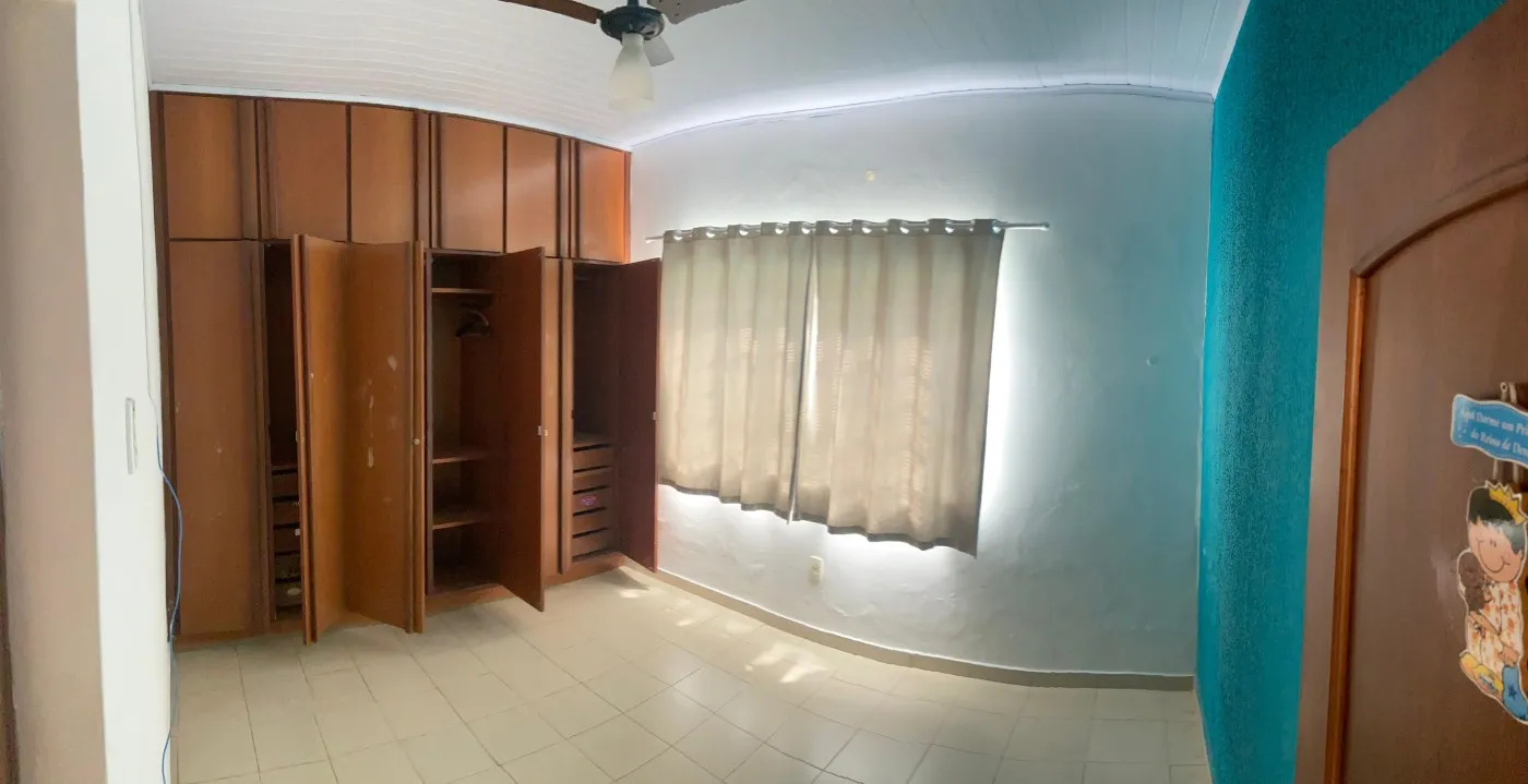 Casa para Locação em Cuiabá / MT no bairro Araés