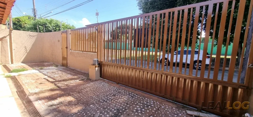Imagens do imóveis Vendo casa de esquina com piscina no Bairro Morada do Ouro em Cuiabá.