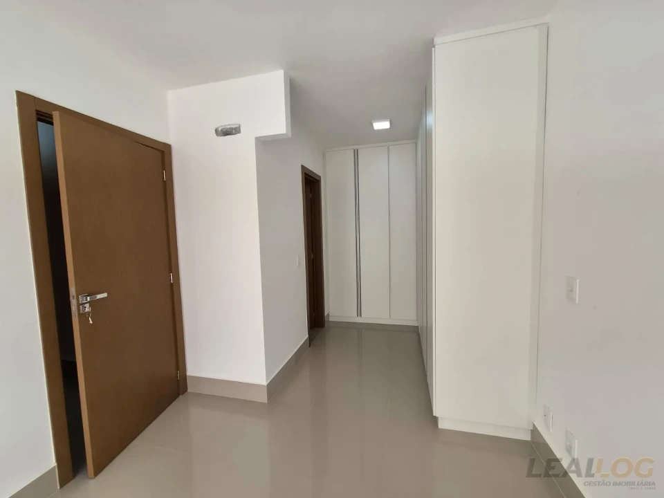 ALUGO - Casa  sobrado Condomínio fechado  PLENO em Cuiabá - MT