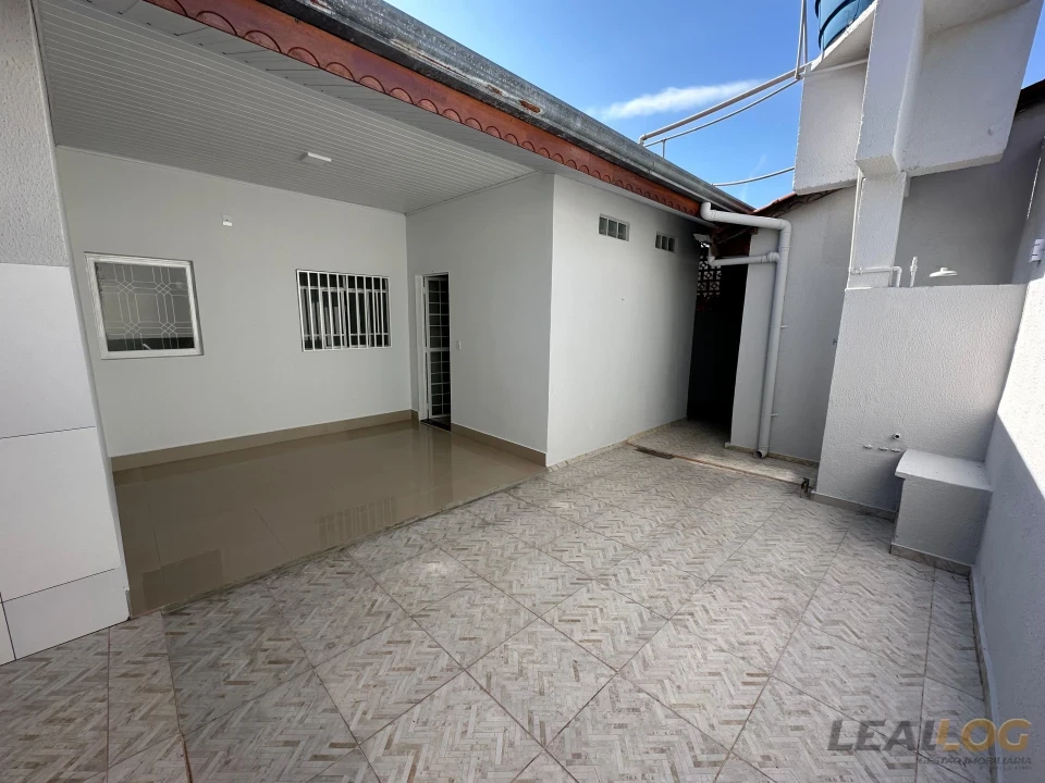 Belíssima casa á venda no CPA 4