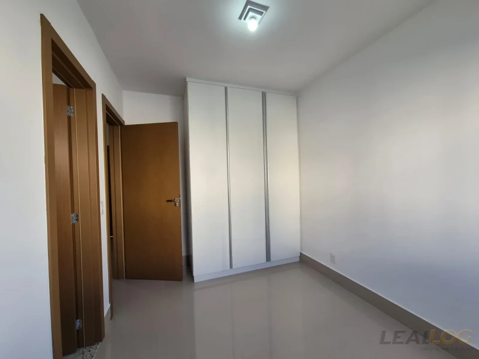 ALUGO - Casa  sobrado Condomínio fechado  PLENO em Cuiabá - MT