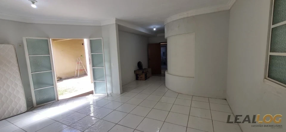 Imagens do imóveis VENDO - Casa no Flamboyant/ próximo ao shopping Estação/ Cuiabá - MT