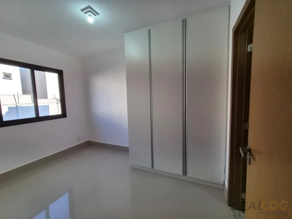 ALUGO - Casa  sobrado Condomínio fechado  PLENO em Cuiabá - MT