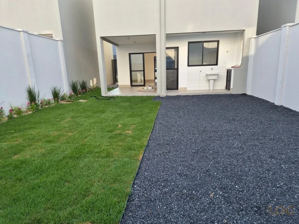 ALUGO - Casa  sobrado Condomínio fechado  PLENO em Cuiabá - MT