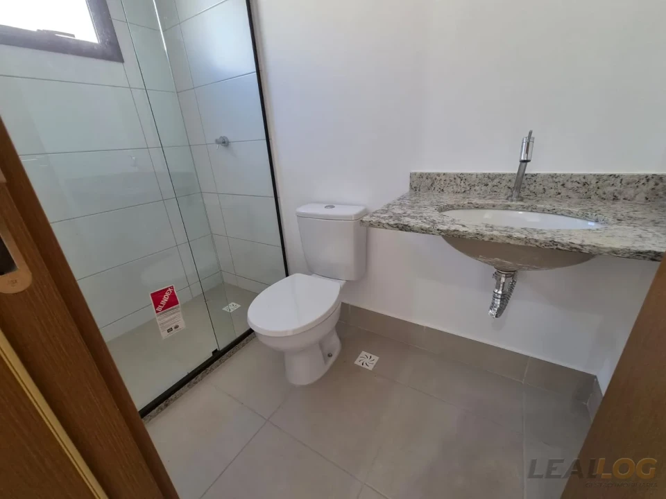ALUGO - Casa  sobrado Condomínio fechado  PLENO em Cuiabá - MT
