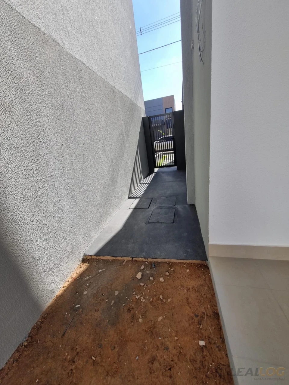 Imagens do imóveis ALUGO - Casa  sobrado Condomínio fechado  PLENO em Cuiabá - MT