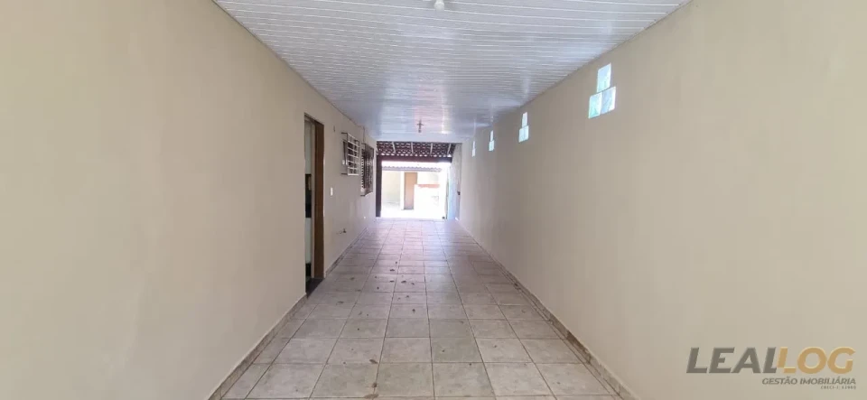 Imagens do imóveis Vendo casa de esquina com piscina no Bairro Morada do Ouro em Cuiabá.