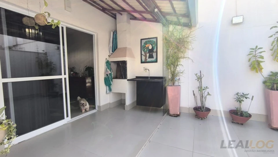 Imagens do imóveis VENDO CASA SOBRADO | CONDOMINIO SOLAR DAS TORRES - CUIABÁ - MT