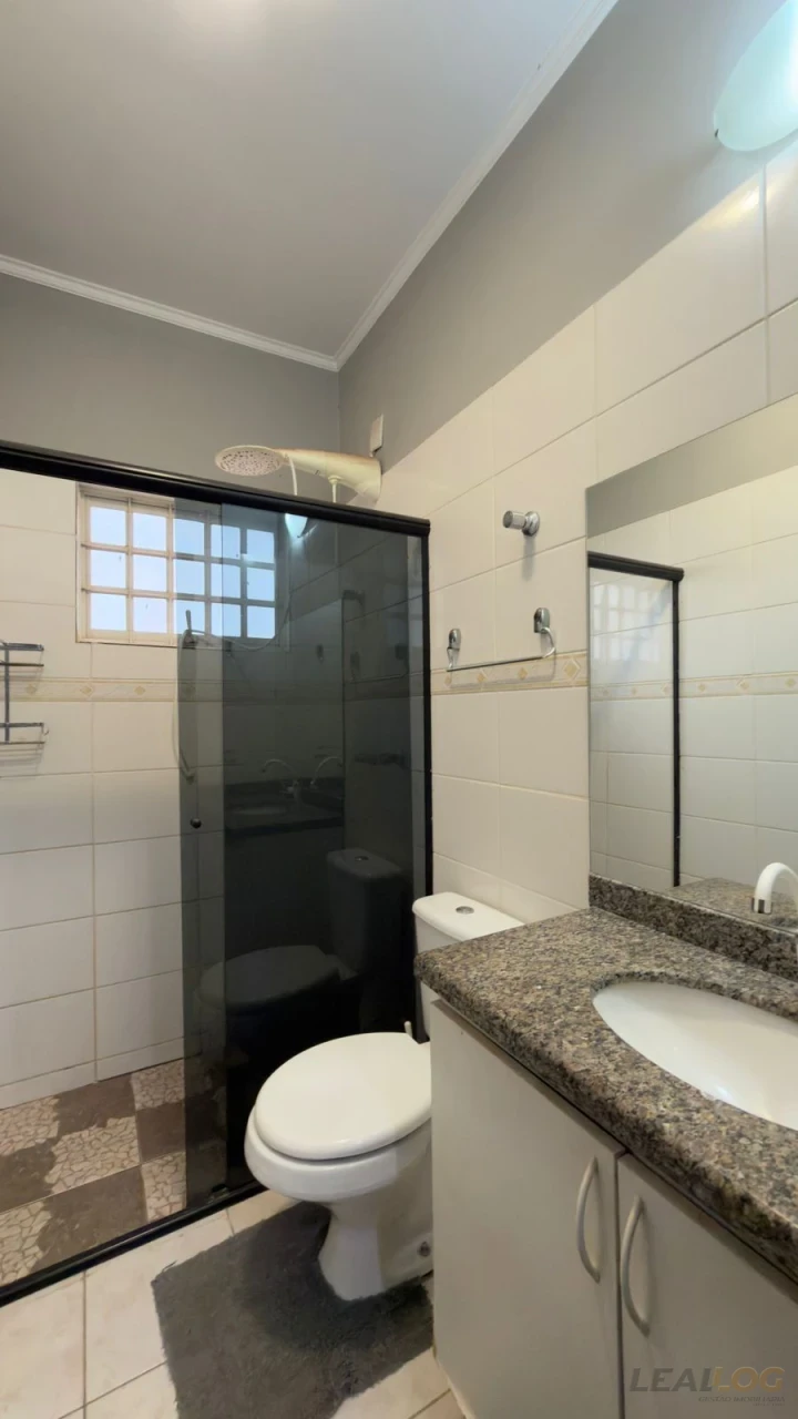 Casa a venda em condomínio!