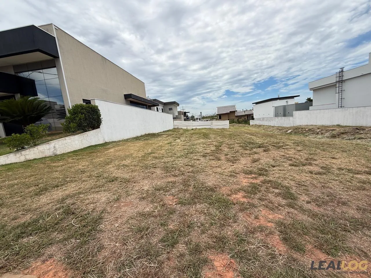 Imagens do imóveis Terreno para Venda em Várzea Grande / MT no bairro Condomínio Residencial Florais da Mata