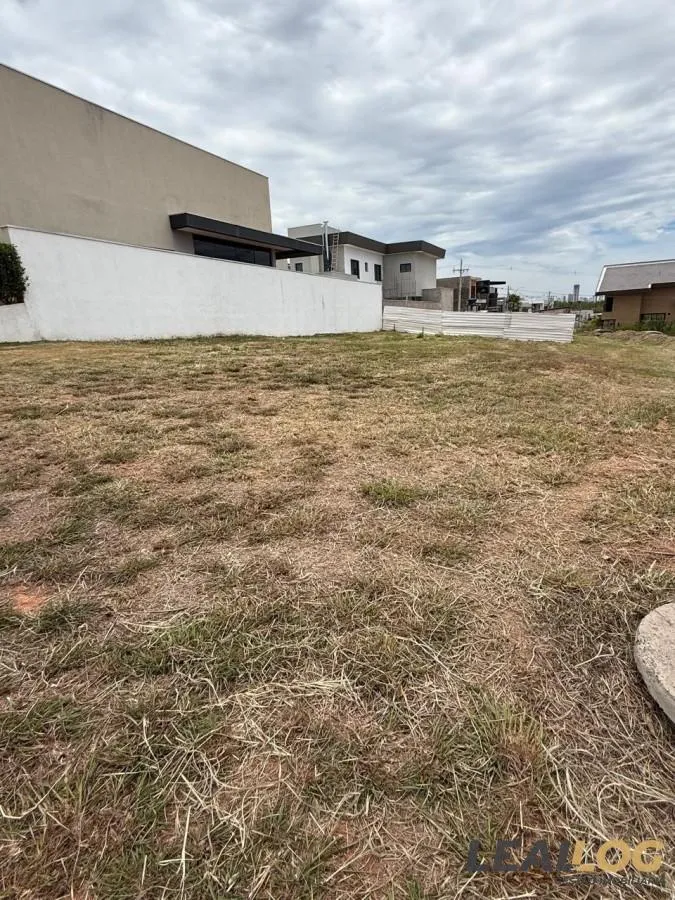 Imagens do imóveis Terreno para Venda em Várzea Grande / MT no bairro Condomínio Residencial Florais da Mata