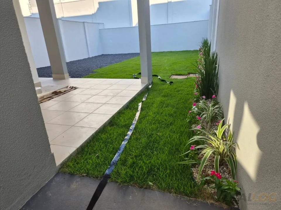 ALUGO - Casa  sobrado Condomínio fechado  PLENO em Cuiabá - MT