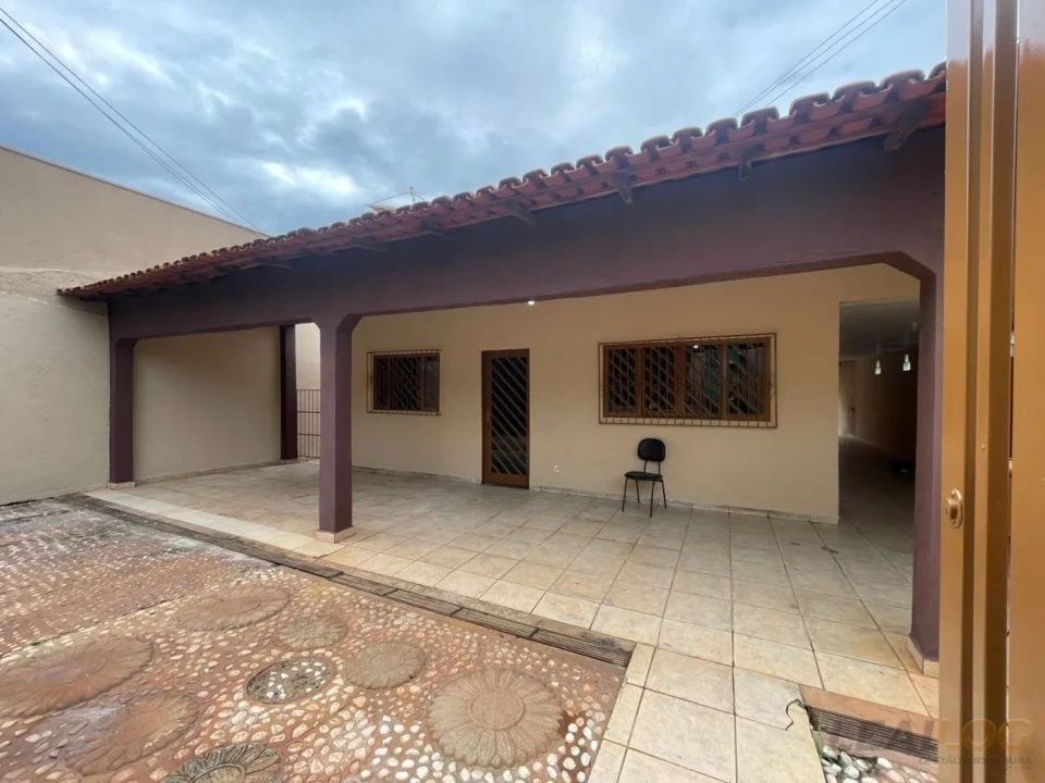 Imagens do imóveis Vendo casa de esquina com piscina no Bairro Morada do Ouro em Cuiabá.