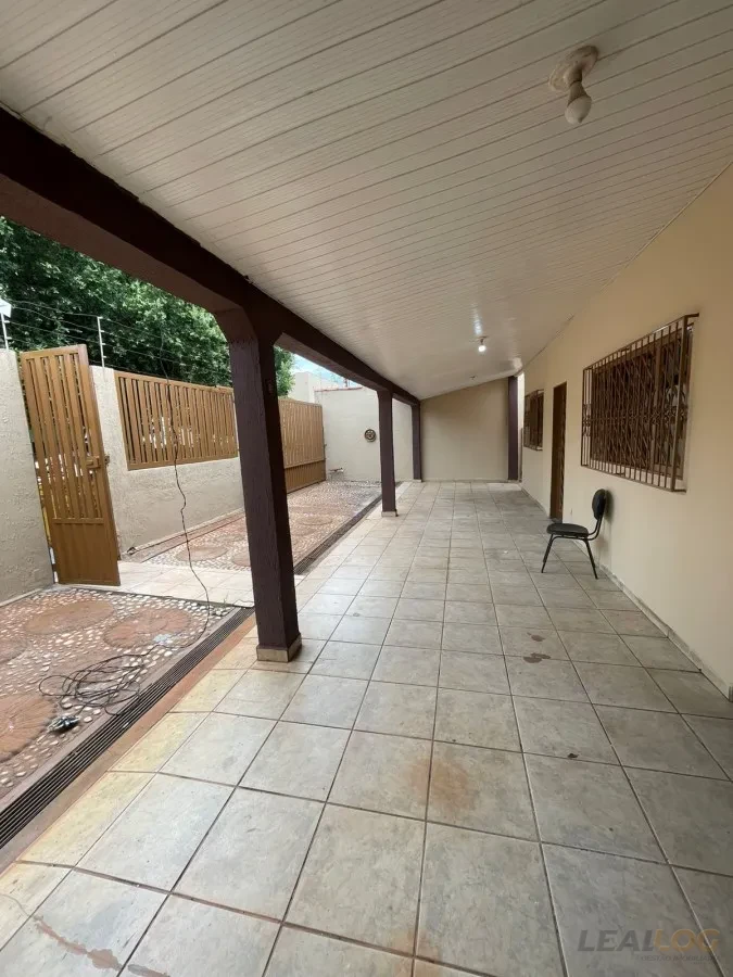 Imagens do imóveis Vendo casa de esquina com piscina no Bairro Morada do Ouro em Cuiabá.