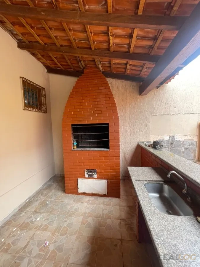 Imagens do imóveis Vendo casa de esquina com piscina no Bairro Morada do Ouro em Cuiabá.